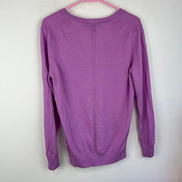 Banana Republic 100% Merino Wool purplve vneck pull over sweater size medium - Picture 5 of 6